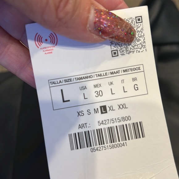 Zara black pleather shorts - Picture 3 of 4